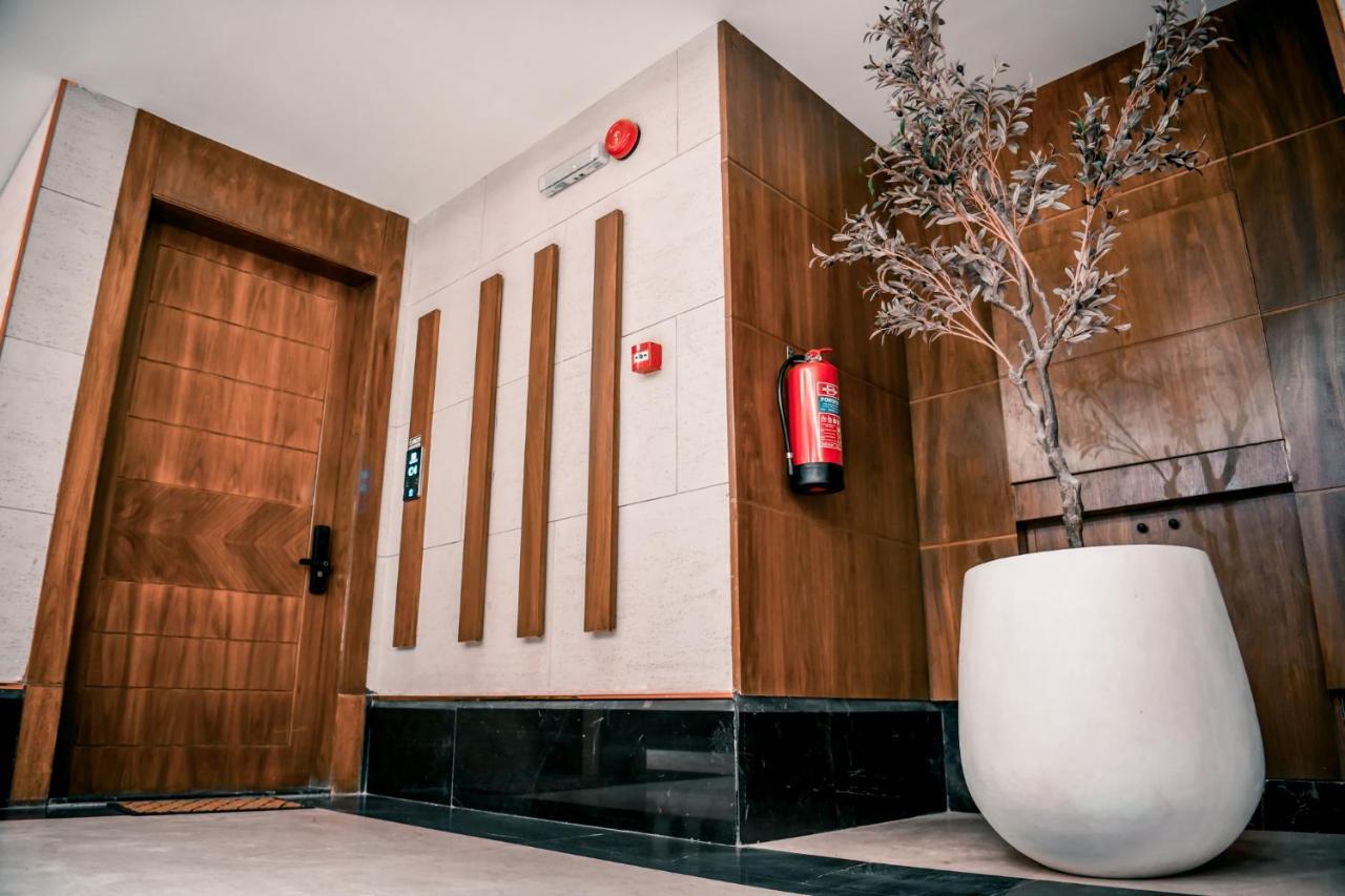Apartment فاخرة بصالة وثلاث غرف نوم Riyadh